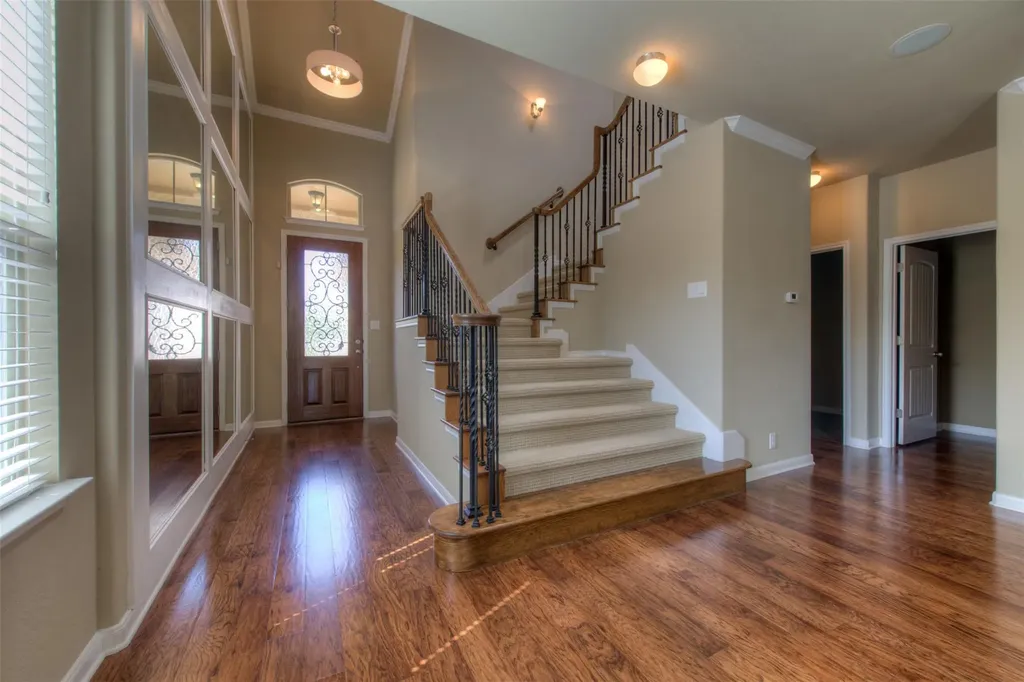 405 S Meadowlark Street Lakeway TX 78734