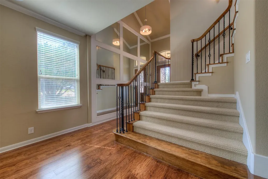 405 S Meadowlark Street Lakeway TX 78734