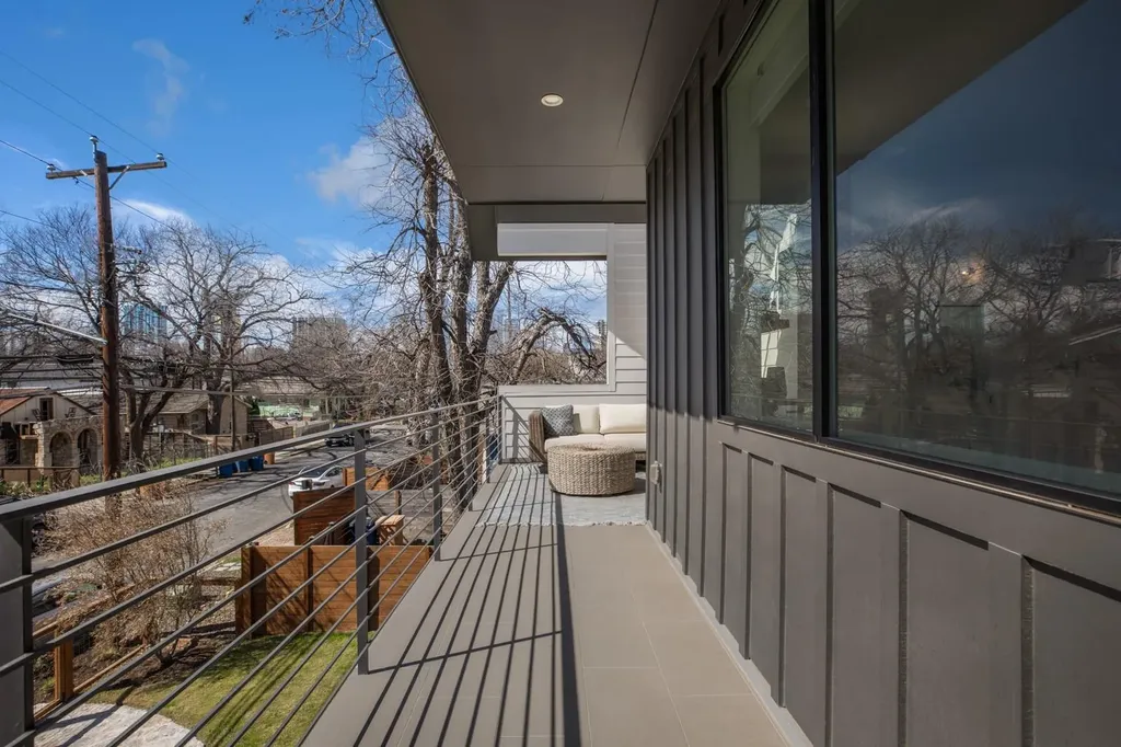1410 E 3rd Street Austin TX 78702