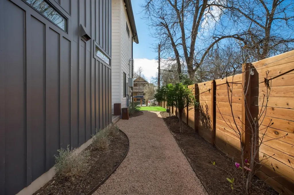 1410 E 3rd Street Austin TX 78702