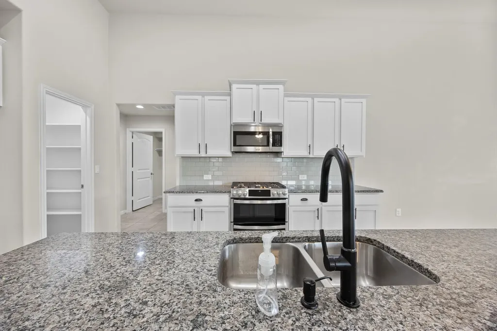 1018 Granbury Cove Round Rock TX 78664