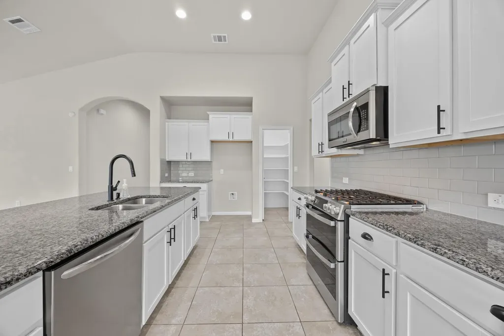 1018 Granbury Cove Round Rock TX 78664
