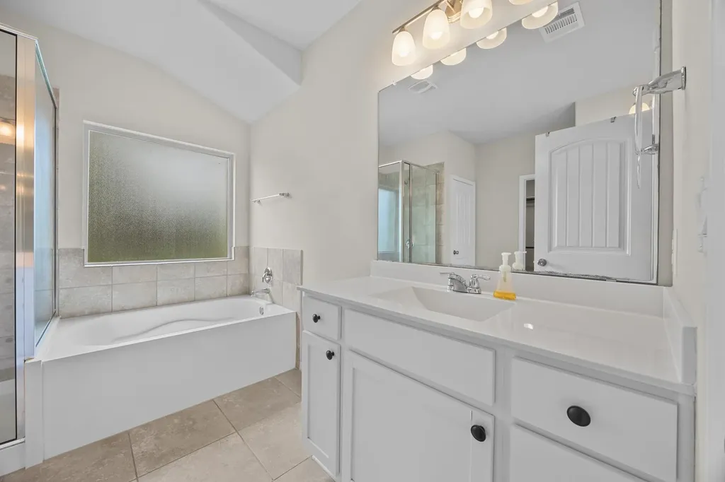 1018 Granbury Cove Round Rock TX 78664
