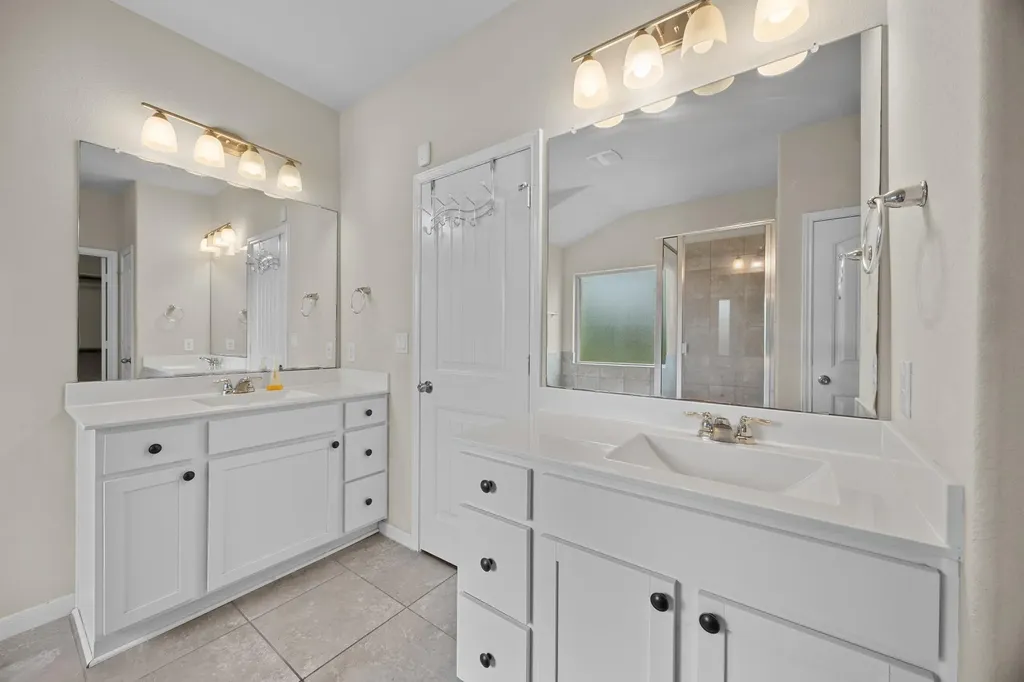 1018 Granbury Cove Round Rock TX 78664