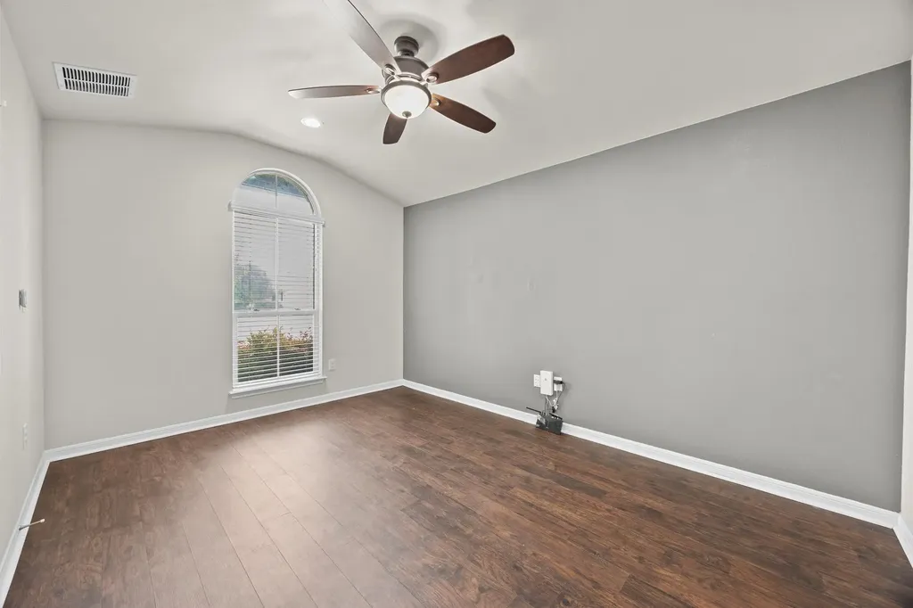 1018 Granbury Cove Round Rock TX 78664