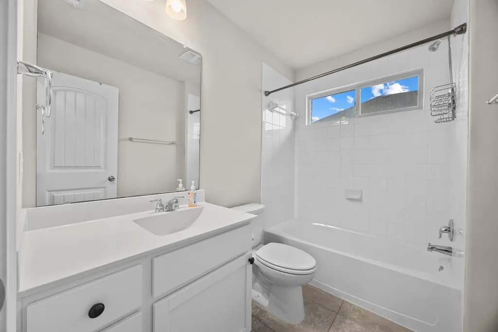 1018 Granbury Cove Round Rock TX 78664