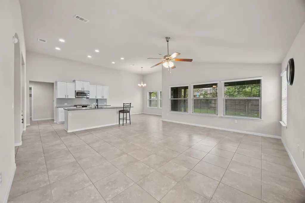 1018 Granbury Cove Round Rock TX 78664