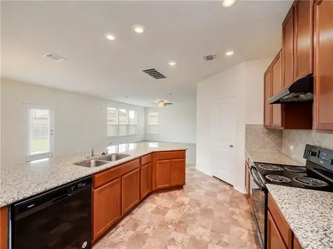 119 Everglades Avenue Taylor TX 76574