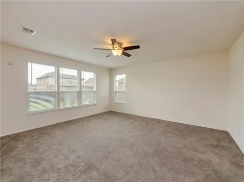 119 Everglades Avenue Taylor TX 76574