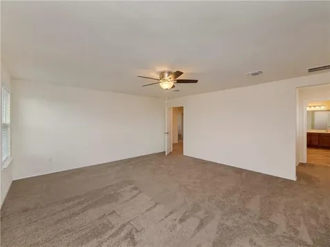119 Everglades Avenue Taylor TX 76574