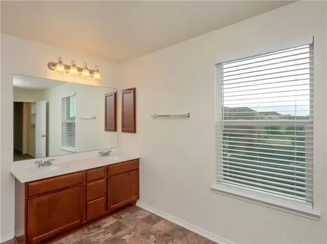 119 Everglades Avenue Taylor TX 76574