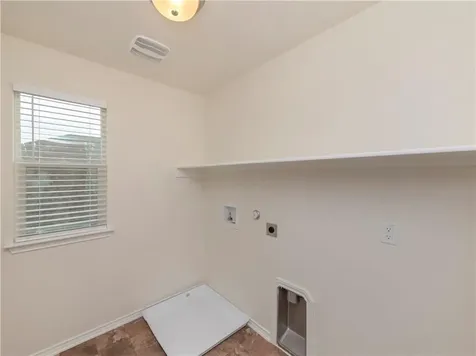 119 Everglades Avenue Taylor TX 76574