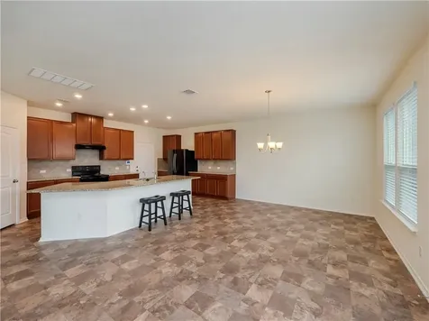 119 Everglades Avenue Taylor TX 76574