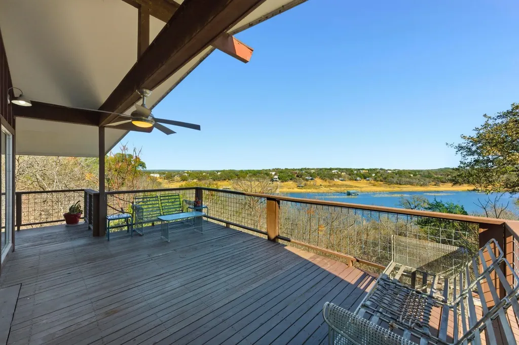 729 Nomad Drive Spicewood TX 78669