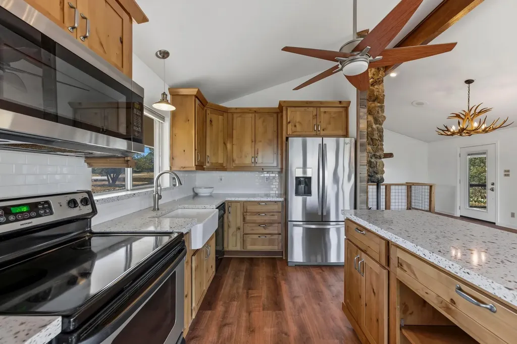 729 Nomad Drive Spicewood TX 78669