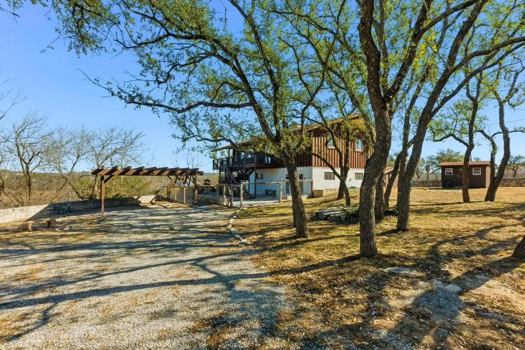 729 Nomad Drive Spicewood TX 78669