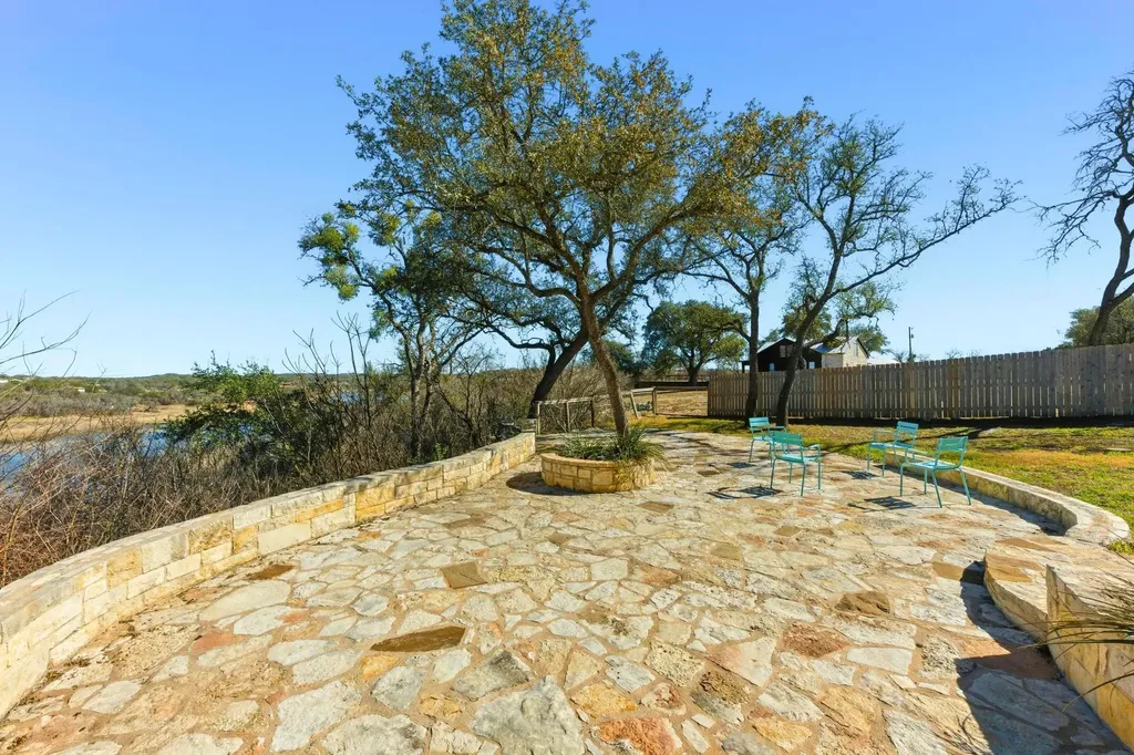 729 Nomad Drive Spicewood TX 78669