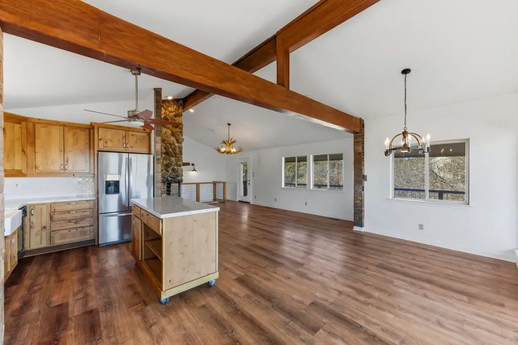 729 Nomad Drive Spicewood TX 78669