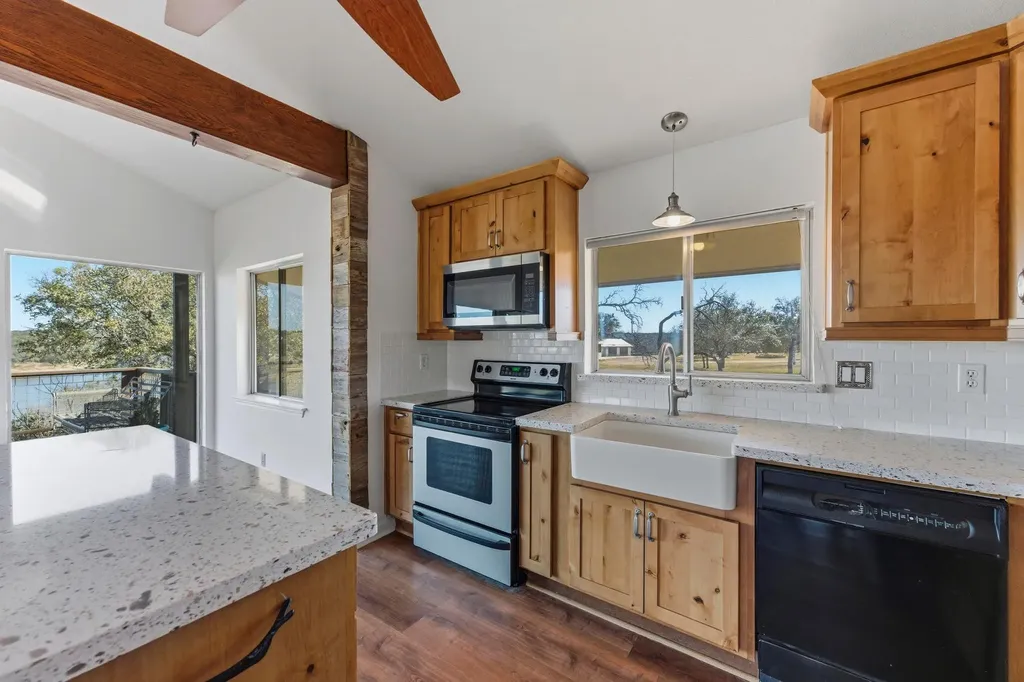 729 Nomad Drive Spicewood TX 78669