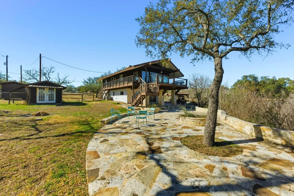 729 Nomad Drive Spicewood TX 78669