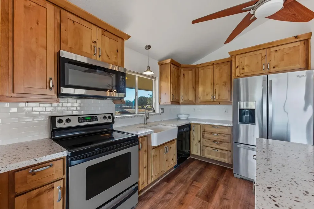 729 Nomad Drive Spicewood TX 78669