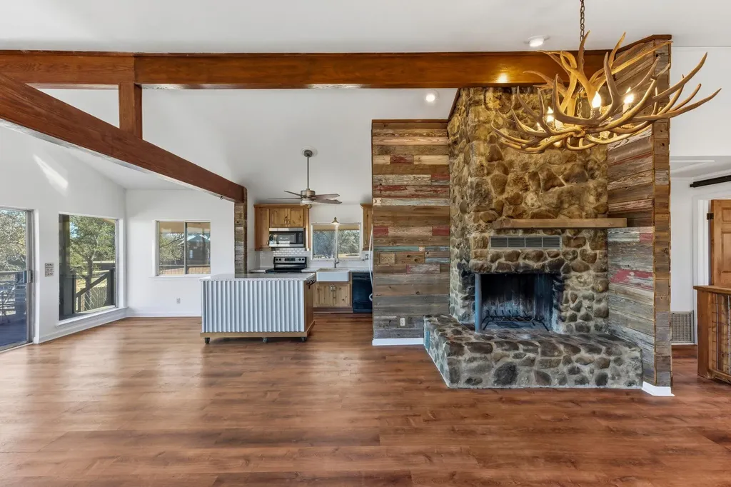 729 Nomad Drive Spicewood TX 78669