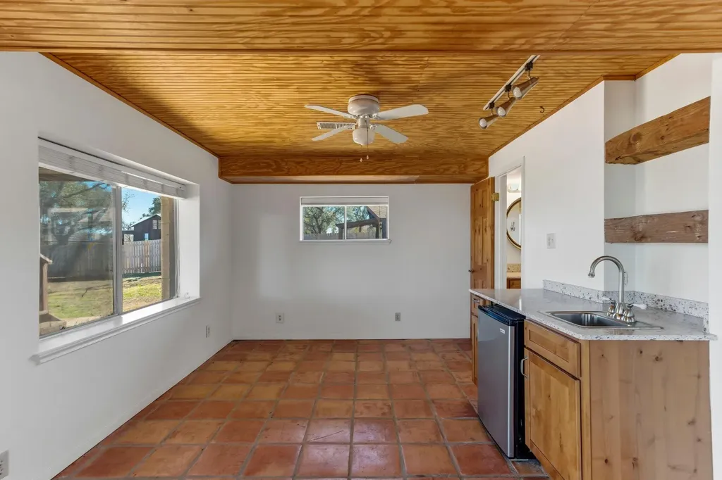 729 Nomad Drive Spicewood TX 78669