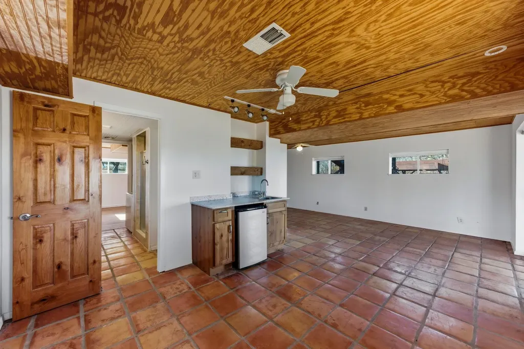 729 Nomad Drive Spicewood TX 78669