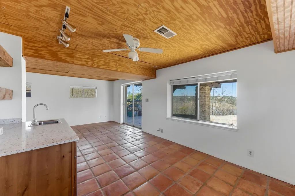 729 Nomad Drive Spicewood TX 78669