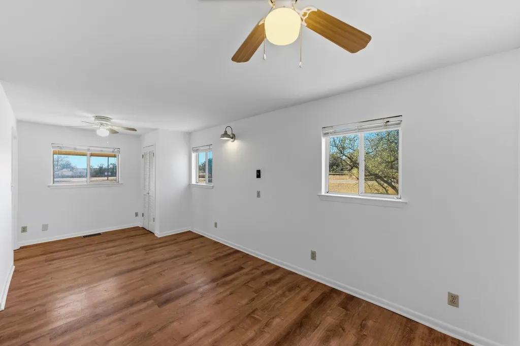 729 Nomad Drive Spicewood TX 78669