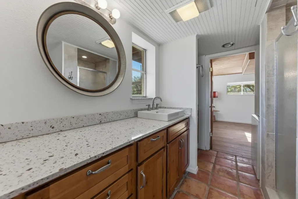 729 Nomad Drive Spicewood TX 78669