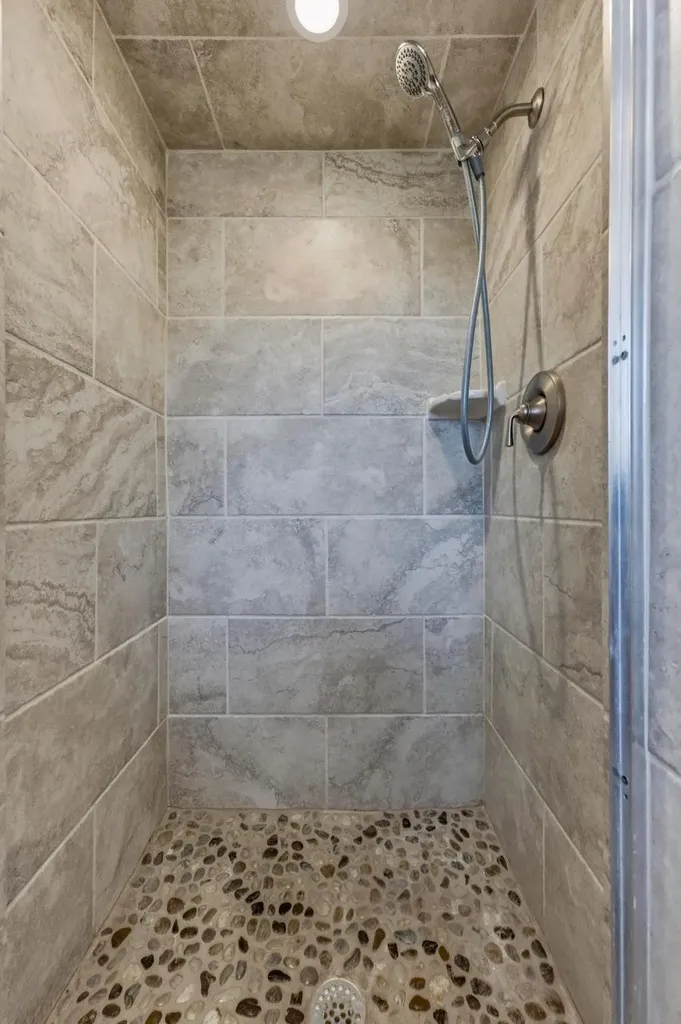 729 Nomad Drive Spicewood TX 78669
