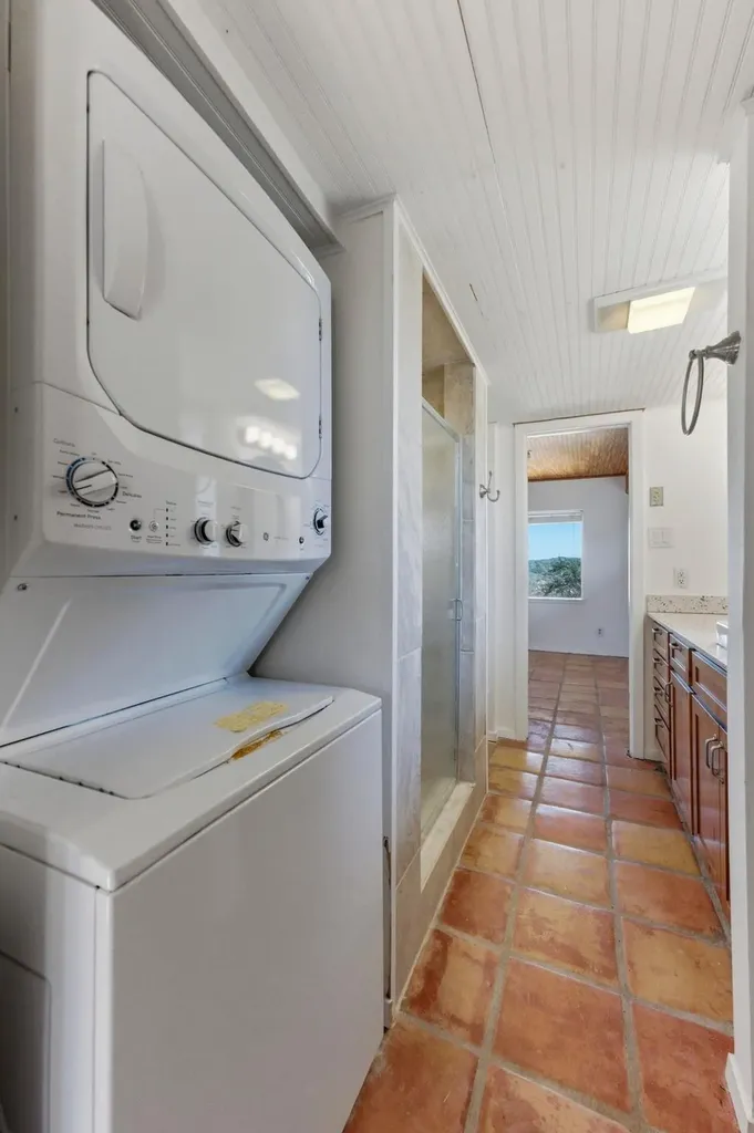 729 Nomad Drive Spicewood TX 78669