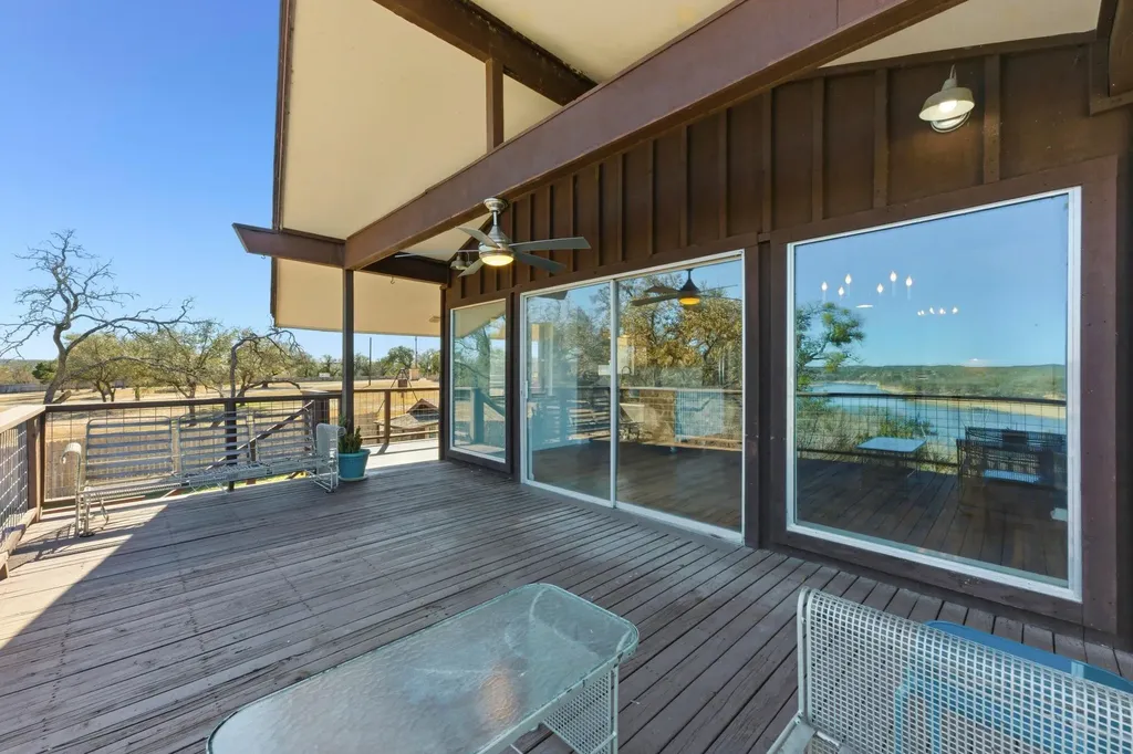 729 Nomad Drive Spicewood TX 78669