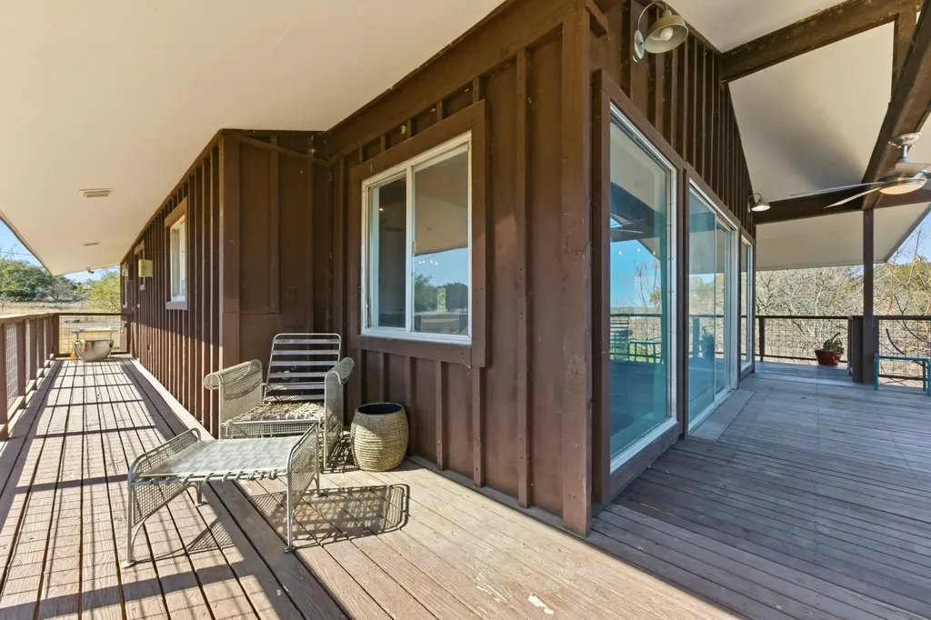 729 Nomad Drive Spicewood TX 78669