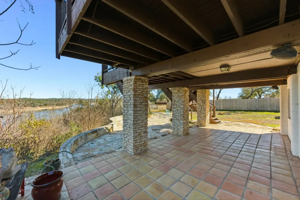 729 Nomad Drive Spicewood TX 78669