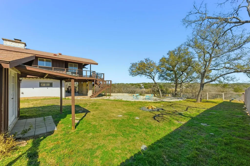 729 Nomad Drive Spicewood TX 78669