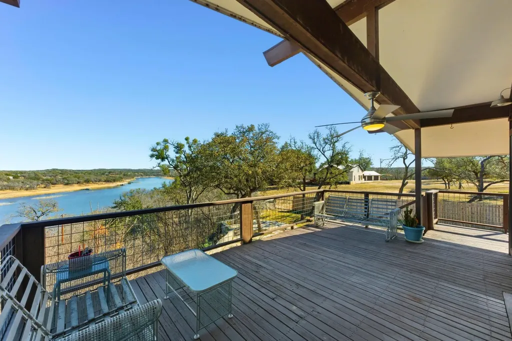 729 Nomad Drive Spicewood TX 78669