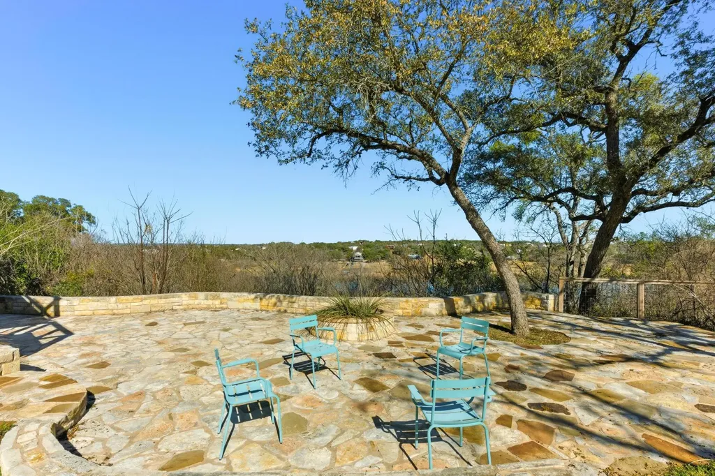 729 Nomad Drive Spicewood TX 78669