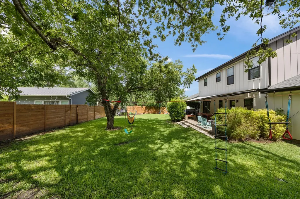 300 E Bluebonnet Lane Johnson City TX 78636