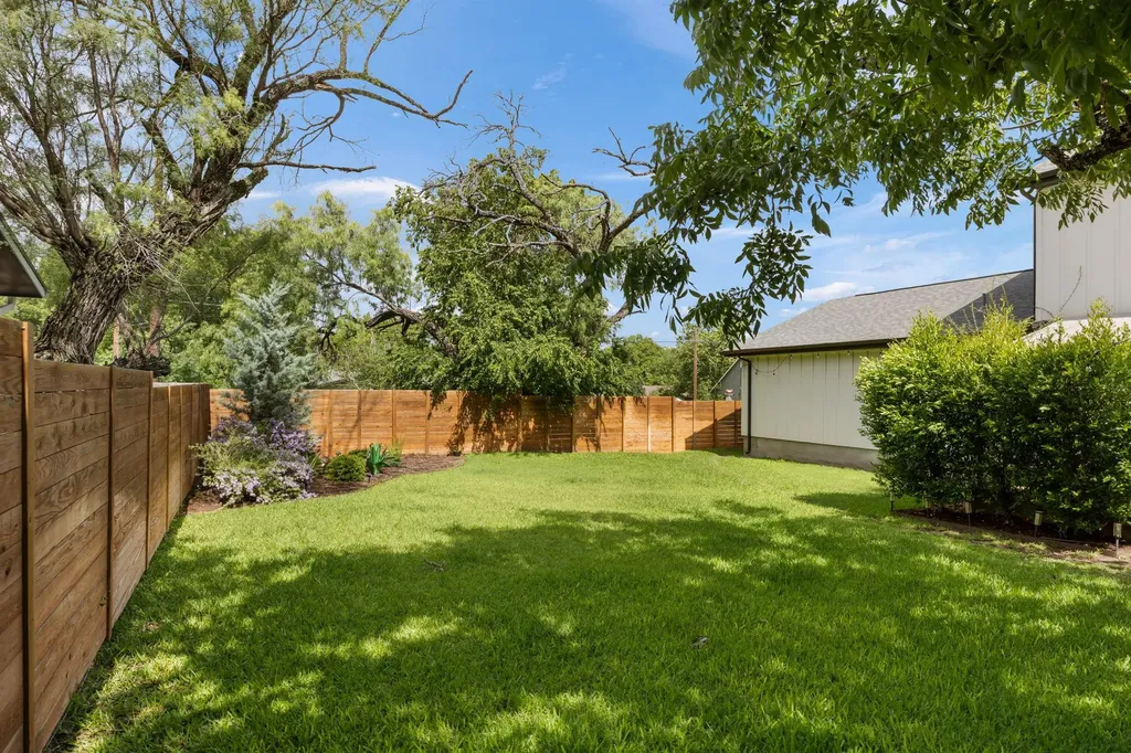 300 E Bluebonnet Lane Johnson City TX 78636