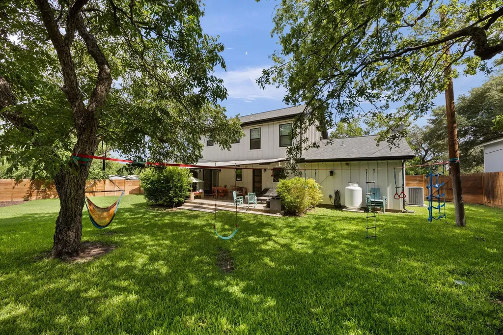 300 E Bluebonnet Lane Johnson City TX 78636