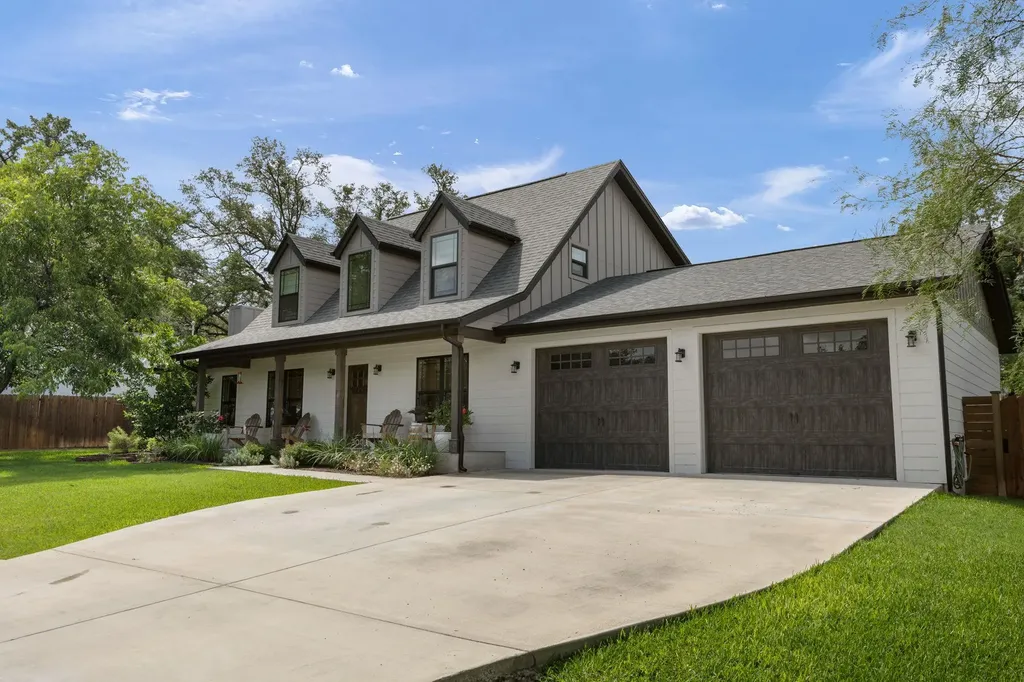 300 E Bluebonnet Lane Johnson City TX 78636
