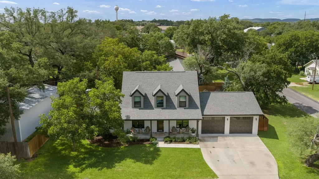 300 E Bluebonnet Lane Johnson City TX 78636