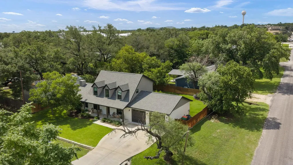 300 E Bluebonnet Lane Johnson City TX 78636