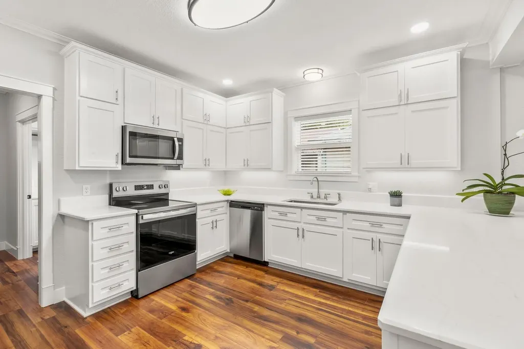 522 S Walnut Avenue Luling TX 78648