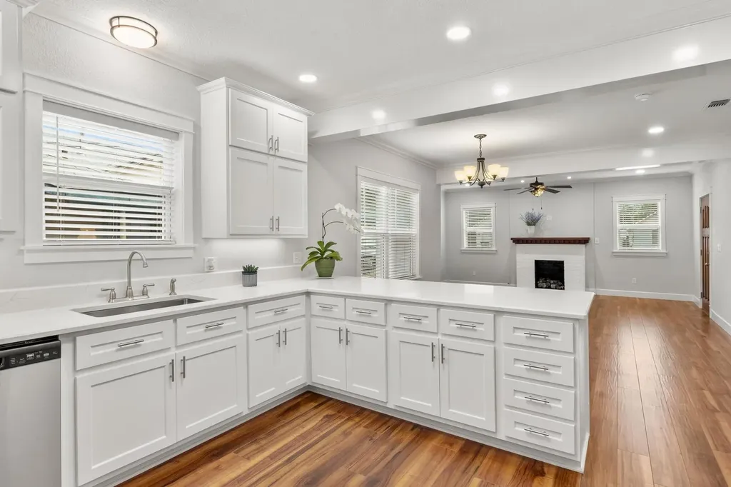 522 S Walnut Avenue Luling TX 78648