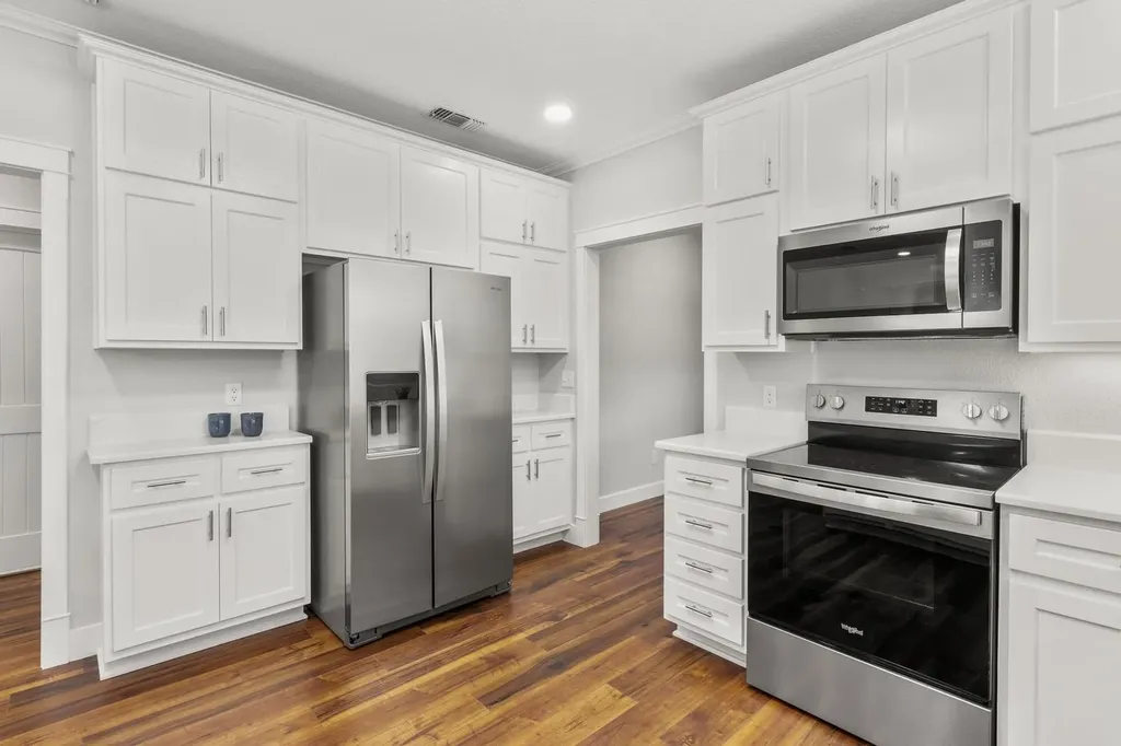 522 S Walnut Avenue Luling TX 78648
