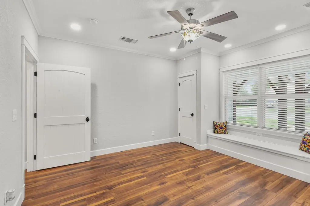 522 S Walnut Avenue Luling TX 78648