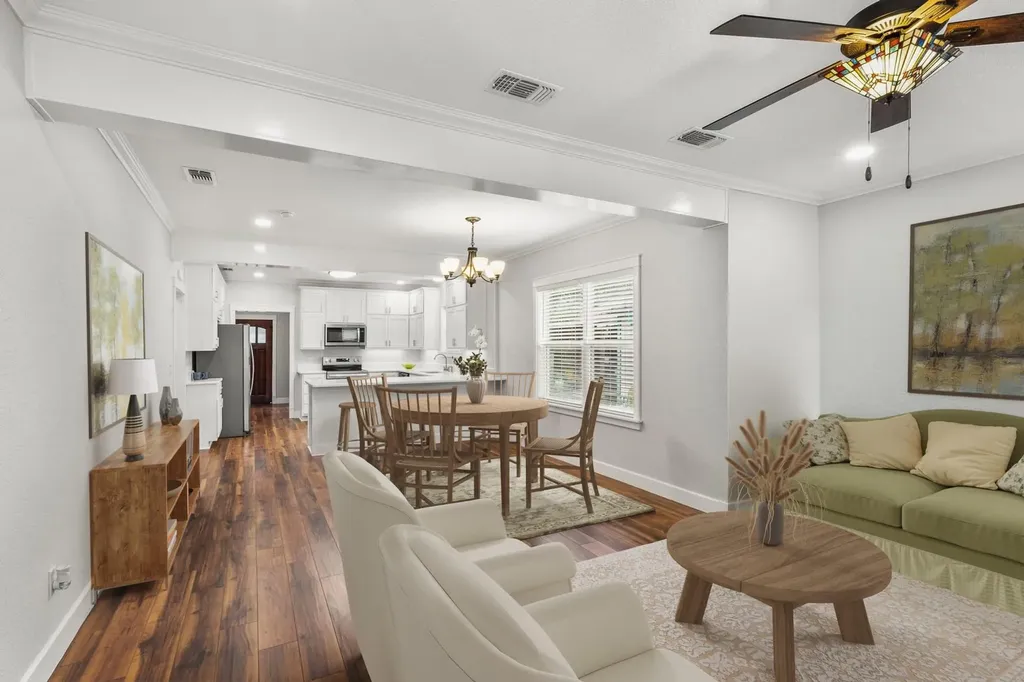 522 S Walnut Avenue Luling TX 78648